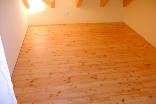 Innenausbau-mit-Holz-Giede